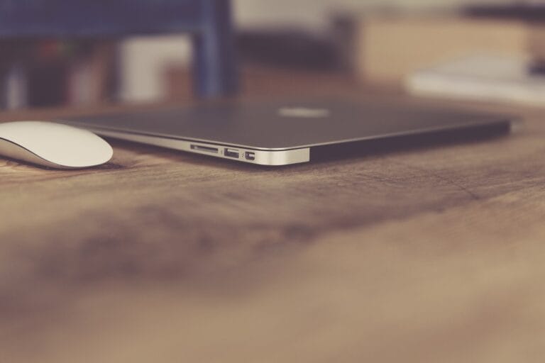Legalność unlocku eSIM – operatorzy kontra użytkownicy