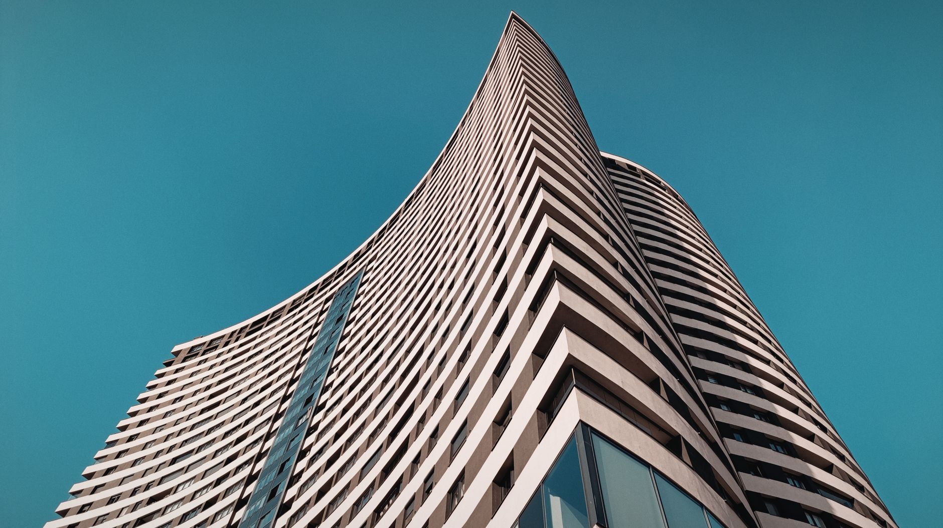 DevOps dla frontendu: Vite, webpack i esbuild w buildach CI, cache i analizie bundli
